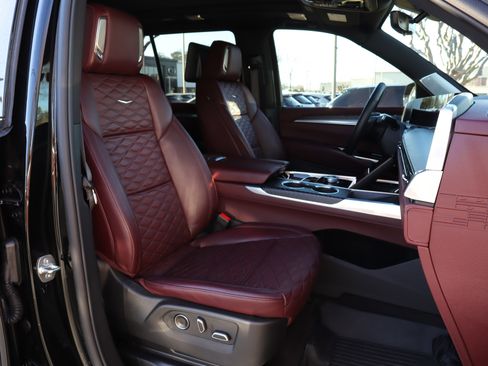 Used 2025 Cadillac Escalade Sport w/ Touring Package image 32