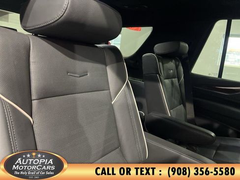 Used 2024 Cadillac Escalade Premium Luxury image 17
