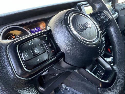 Used 2018 Jeep Wrangler Unlimited Sport image 31