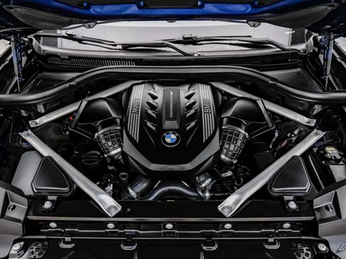Used 2022 BMW X7 M50i w/ Dynamic Handling Package AWD/4WD image 3