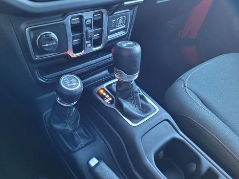 Used 2025 Jeep Wrangler Unlimited Sahara w/ Safety Group AWD/4WD image 12