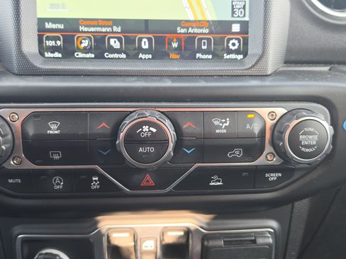 Used 2021 Jeep Gladiator Overland w/ Popular Equipment Package AWD/4WD image 18