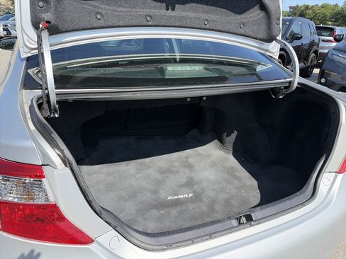 Used 2014 Toyota Camry SE FWD image 13