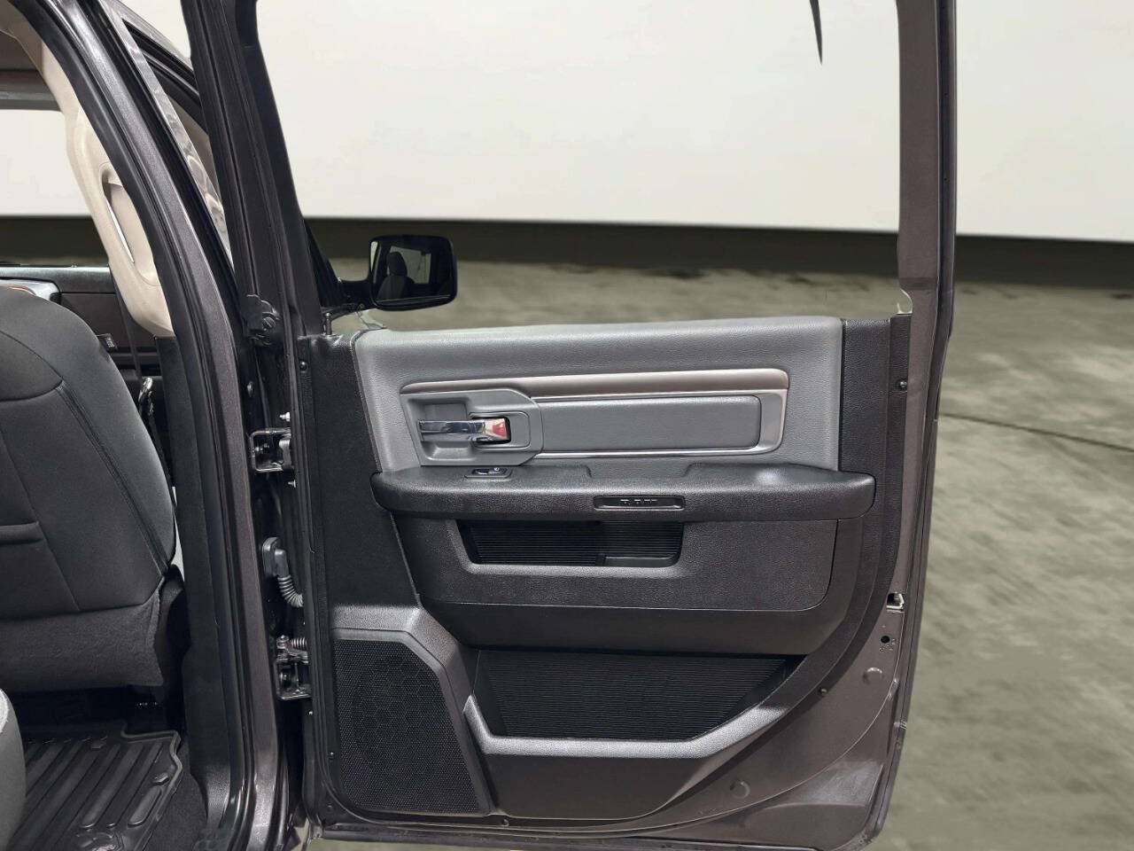 Used 2022 RAM 1500 Classic SLT w/ Protection Group AWD/4WD image 18