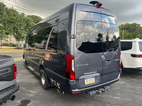 Used 2022 Mercedes-Benz Sprinter 3500 image 6