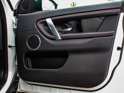 Used 2022 Land Rover Discovery Sport SE R-Dynamic image 13