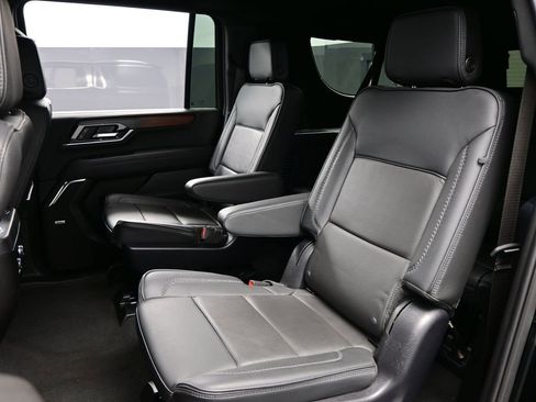 Used 2025 GMC Yukon XL Denali image 42