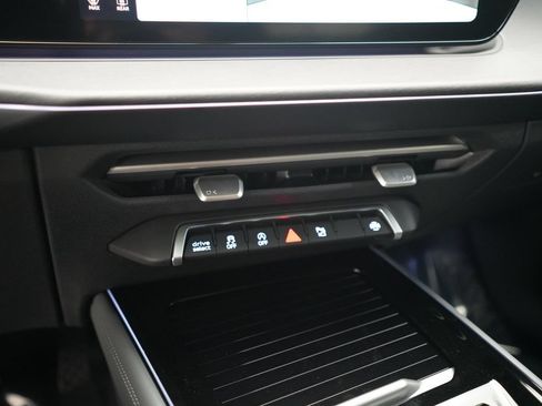 New 2026 Audi Q3 quattro 2.0T AWD/4WD image 21