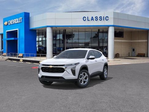 New 2026 Chevrolet Trax LS w/ LS Convenience Package FWD image 8
