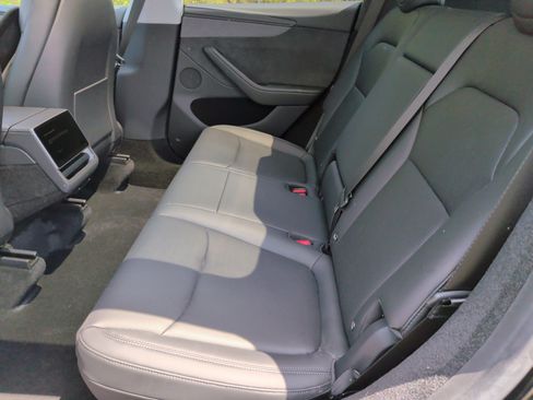Used 2026 Tesla Model Y AWD image 34