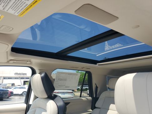 New 2027 Lincoln Navigator L Reserve AWD/4WD image 10