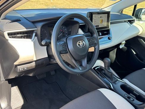 Used 2025 Toyota Corolla LE image 10