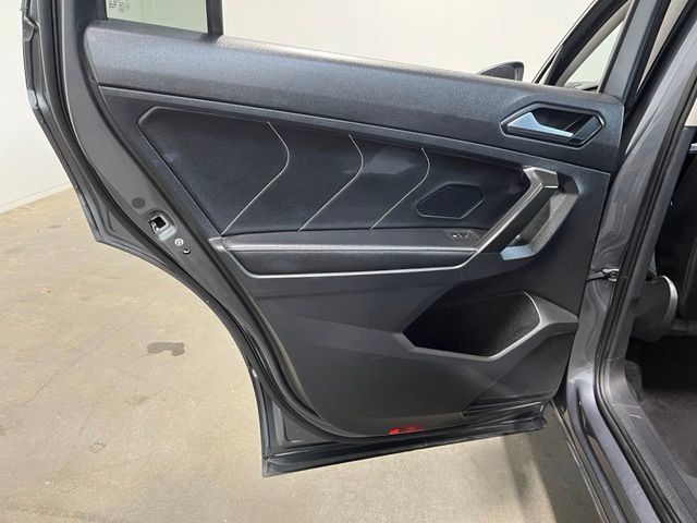 Used 2024 Volkswagen Tiguan SE AWD/4WD image 19