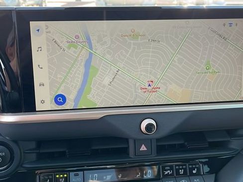 Used 2025 Toyota Crown Signia image 11