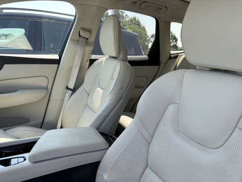 Used 2023 Volvo XC60 B6 Ultimate w/ Protection Package Premier AWD/4WD image 16