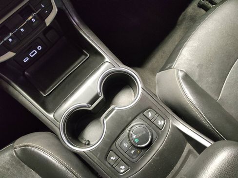 Used 2023 GMC Terrain SLT image 26