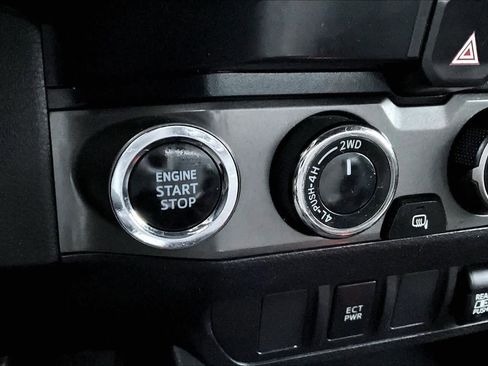 Certified 2022 Toyota Tacoma TRD Off-Road image 33