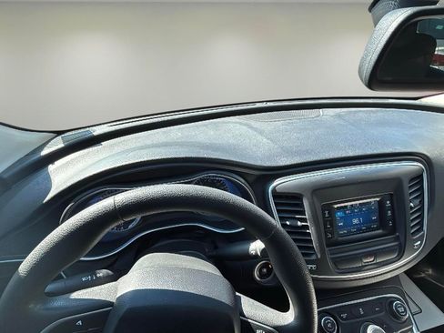 Used 2015 Chrysler 200 Limited image 6