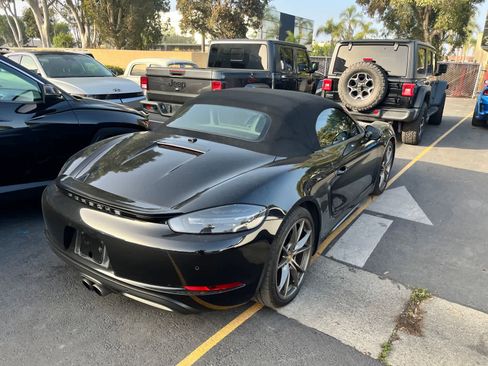 Used 2019 Porsche 718 Boxster image 3