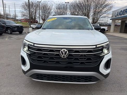 Used 2024 Volkswagen Atlas Peak Edition SE image 9