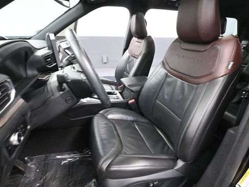 Used 2023 Ford Explorer Platinum w/ Technology Package AWD/4WD image 24