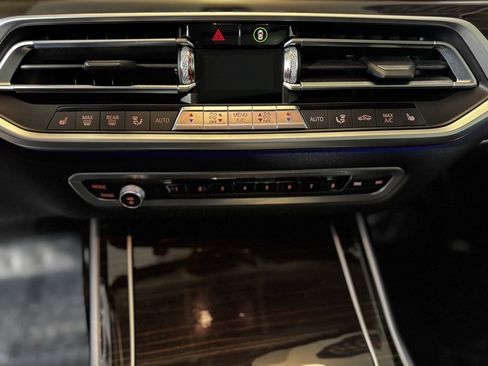 Used 2019 BMW X7 xDrive40i w/ Cold Weather Package image 16