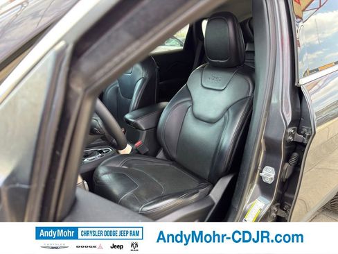 Used 2019 Jeep Cherokee Limited FWD image 5