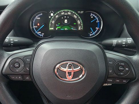 Used 2025 Toyota RAV4 LE AWD/4WD image 9