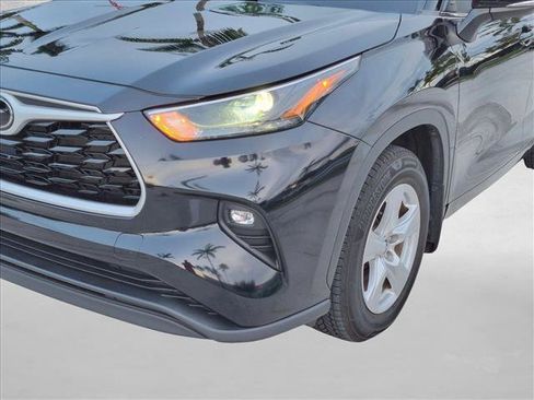 Certified 2024 Toyota Highlander LE FWD image 10