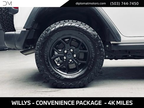 Used 2024 Jeep Wrangler Unlimited AWD/4WD image 47