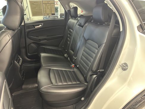 Used 2024 Ford Edge SEL w/ Convenience Package image 5