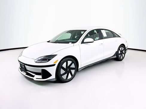 Used 2024 Hyundai Ioniq 6 SE RWD image 3