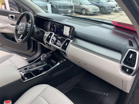 Used 2023 Kia Sorento SX image 22