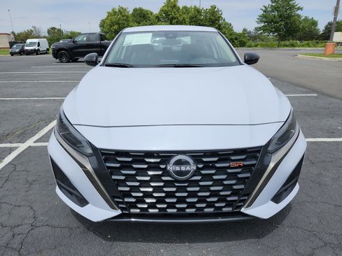 Used 2024 Nissan Altima 2.5 SR FWD image 11