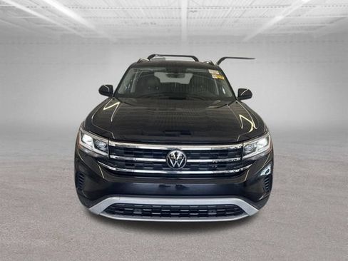 Used 2023 Volkswagen Atlas SE w/ Panoramic Sunroof Package FWD image 2
