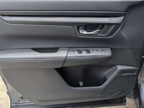 Used 2025 Honda CR-V LX image 11