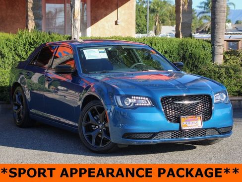 Used 2023 Chrysler 300 Touring w/ Sport Appearance Package image 2