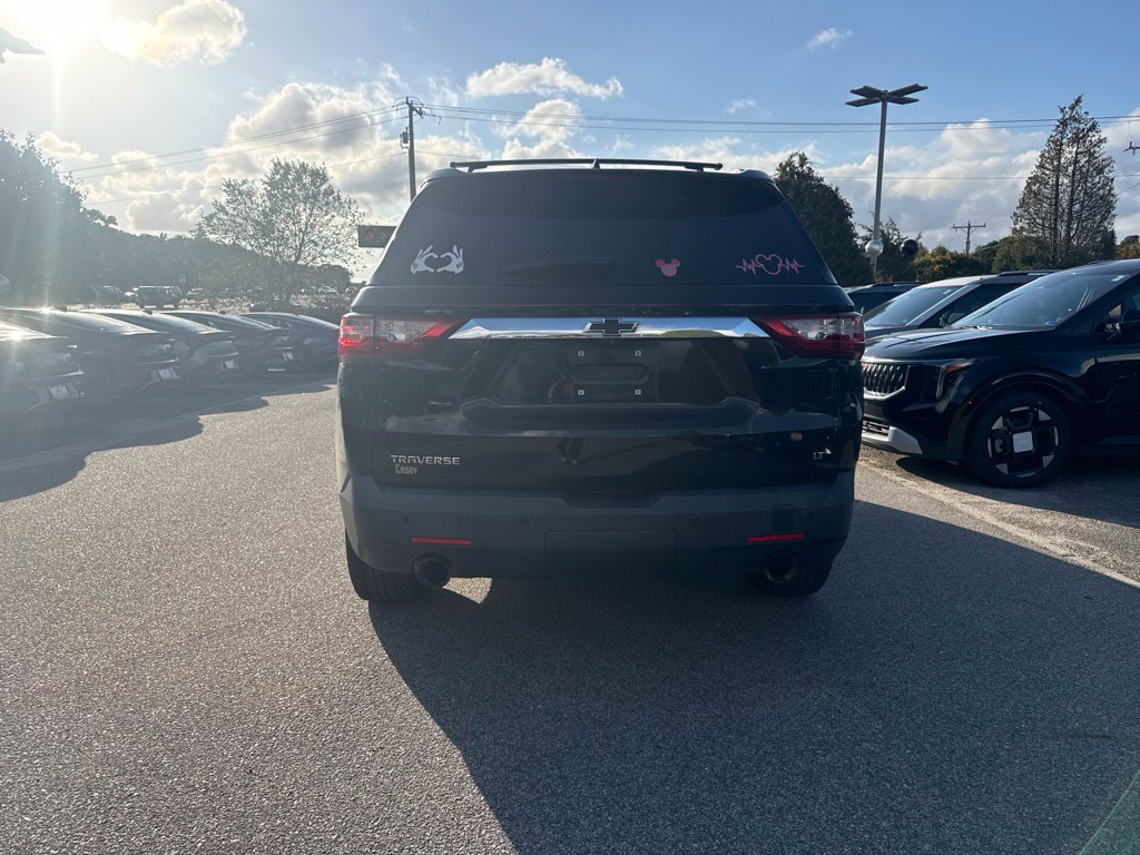 Used 2018 Chevrolet Traverse LT w/ LPO, Black Accent Package FWD image 4