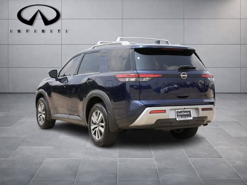 Used 2023 Nissan Pathfinder SL w/ Black Appearance Package AWD/4WD image 5
