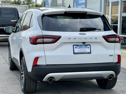 Used 2024 Ford Escape SE FWD image 3