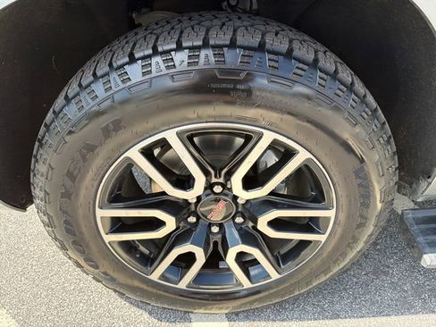 Used 2023 GMC Yukon XL AT4 w/ Technology Package AWD/4WD image 11