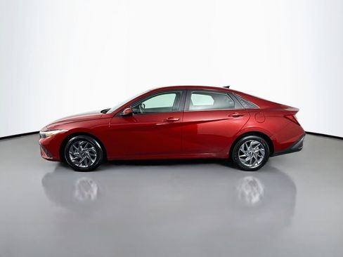 Used 2024 Hyundai Elantra SEL FWD image 8