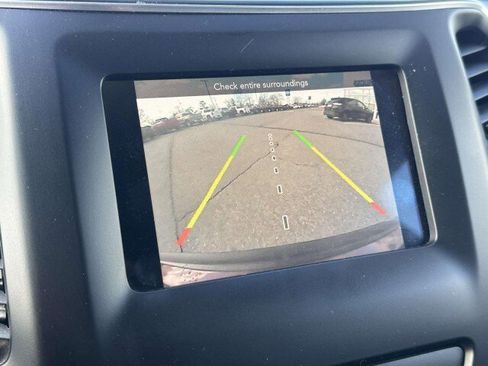 Used 2020 Jeep Cherokee Latitude Plus image 19