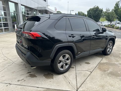 Certified 2023 Toyota RAV4 LE AWD/4WD image 6