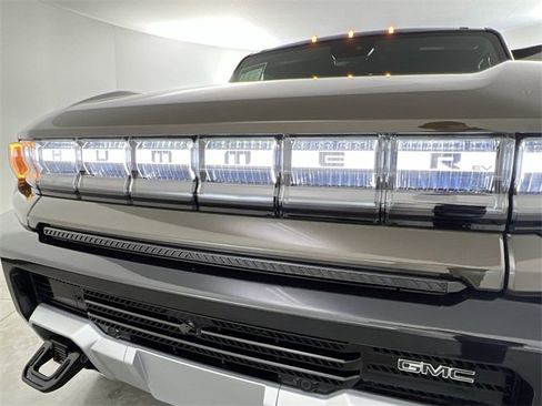 Used 2025 GMC Hummer EV 3X w/ LPO, Dark Essentials Package image 32