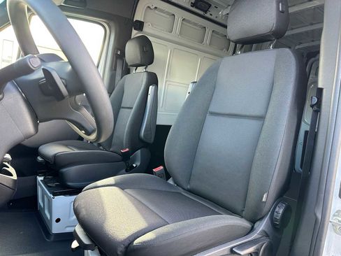 Used 2023 Mercedes-Benz Sprinter 1500 image 39