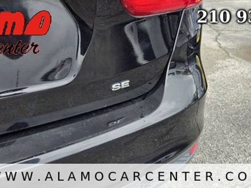 Used 2018 Ford Focus SE FWD image 12