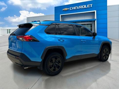 Used 2021 Toyota RAV4 LE FWD image 5