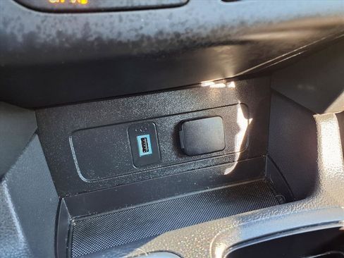 Used 2019 Ford Escape SE image 8