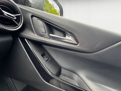 Certified 2025 Chevrolet Equinox LT FWD image 12